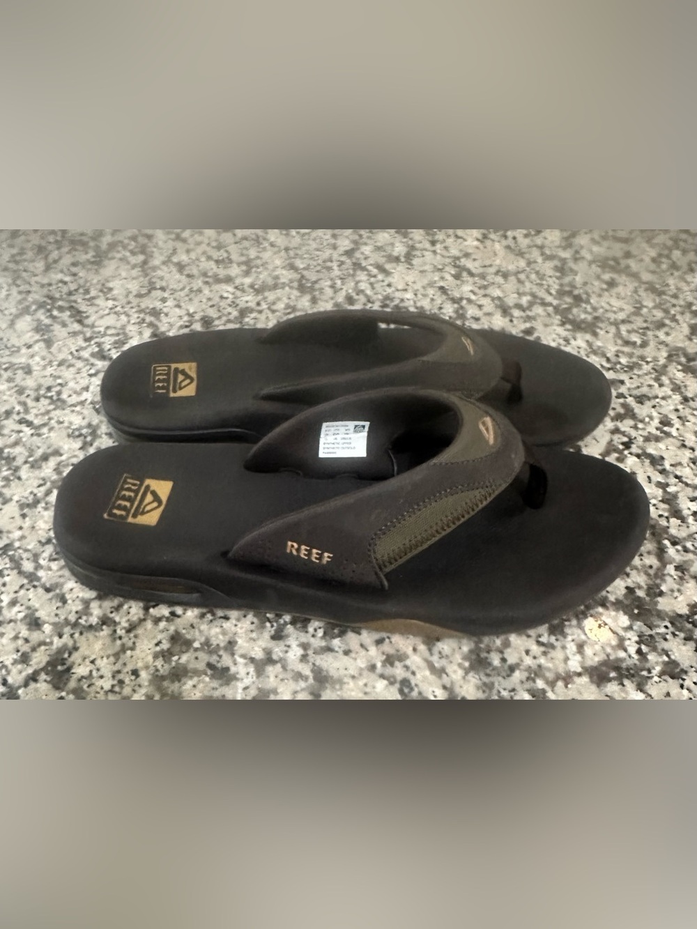 REEF men’s flip flops